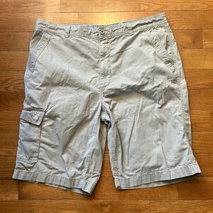 Round tee & Yorke khaki Cargo shorts size 44 waist. 3 pockets great condition